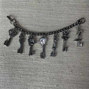 Vintage silver charm bracelet with the 7 key charms, 7 inches long